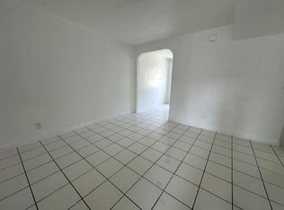 34 SE 3rd Ave #E, Hallandale, FL 33009