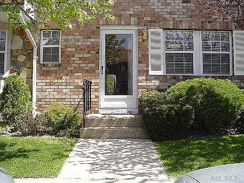 1st image of 71 Woodlake Dr W
