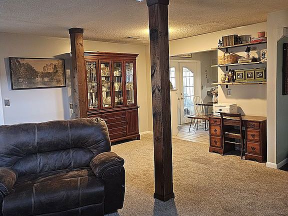 3rd image of 11 Rock Rd