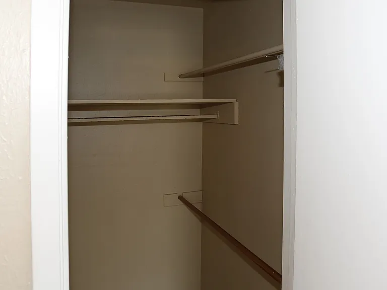 Chateau Lafayette Apartments — Photo 12
