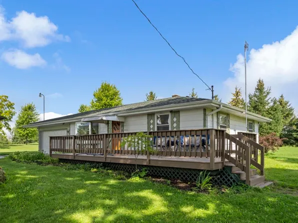 W8804 Spring Rd, Hortonville, WI 54944