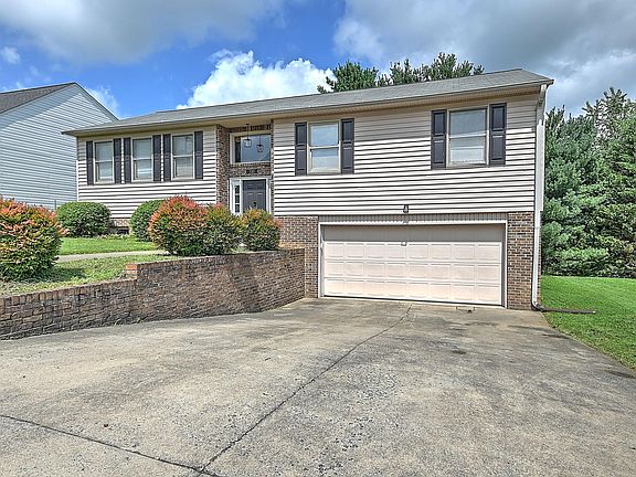 3rd image of 110 Daniels Way
