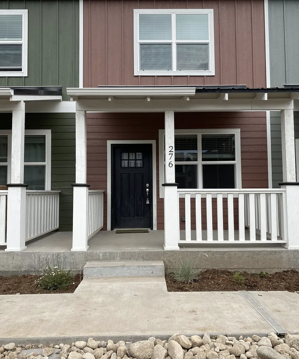 2 bed, 1.5 bath, 920 sqft, $2,050 — Photo 1
