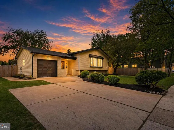 122 Oxford Pl, Mount Laurel, NJ 08054