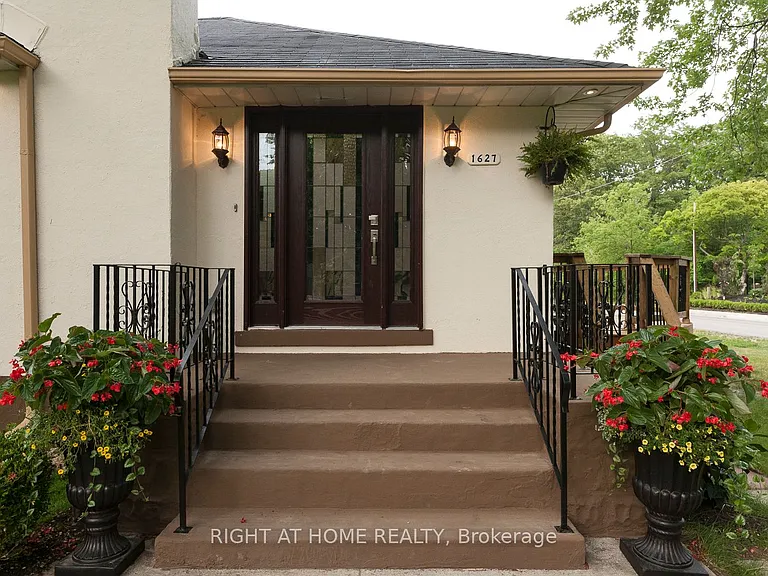 1627 Glenburnie Rd — Photo 3