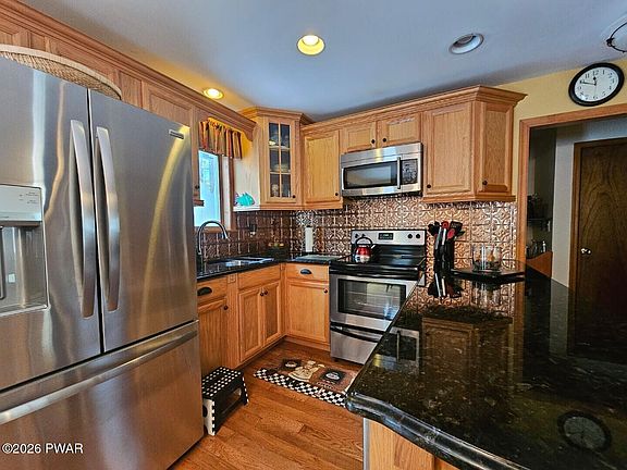 3rd image of 103 Gunstock Ln