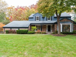 8 Victoria Ln, Lincolnshire, IL