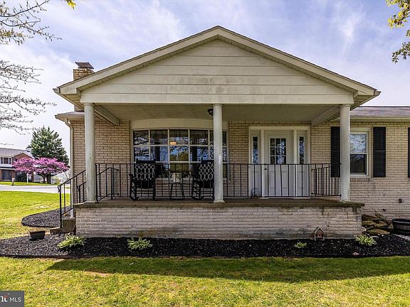 3rd image of 107 Vista Ave