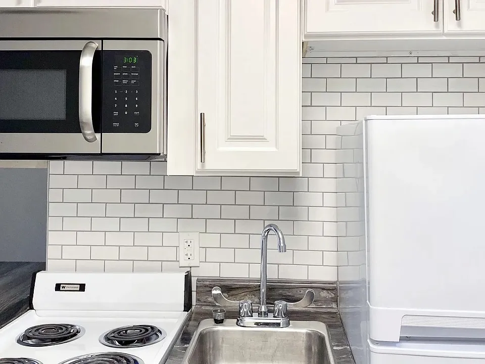 Discover chic and sleek living in our newly renovated apartments with a dazzling white subway tile backsplash, stylish white cabinetry, and granite-inspired countertops.