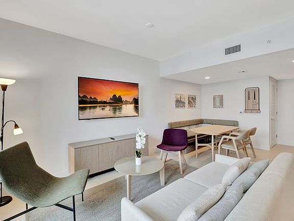 3rd image of 601 NE 1st Ave #3613