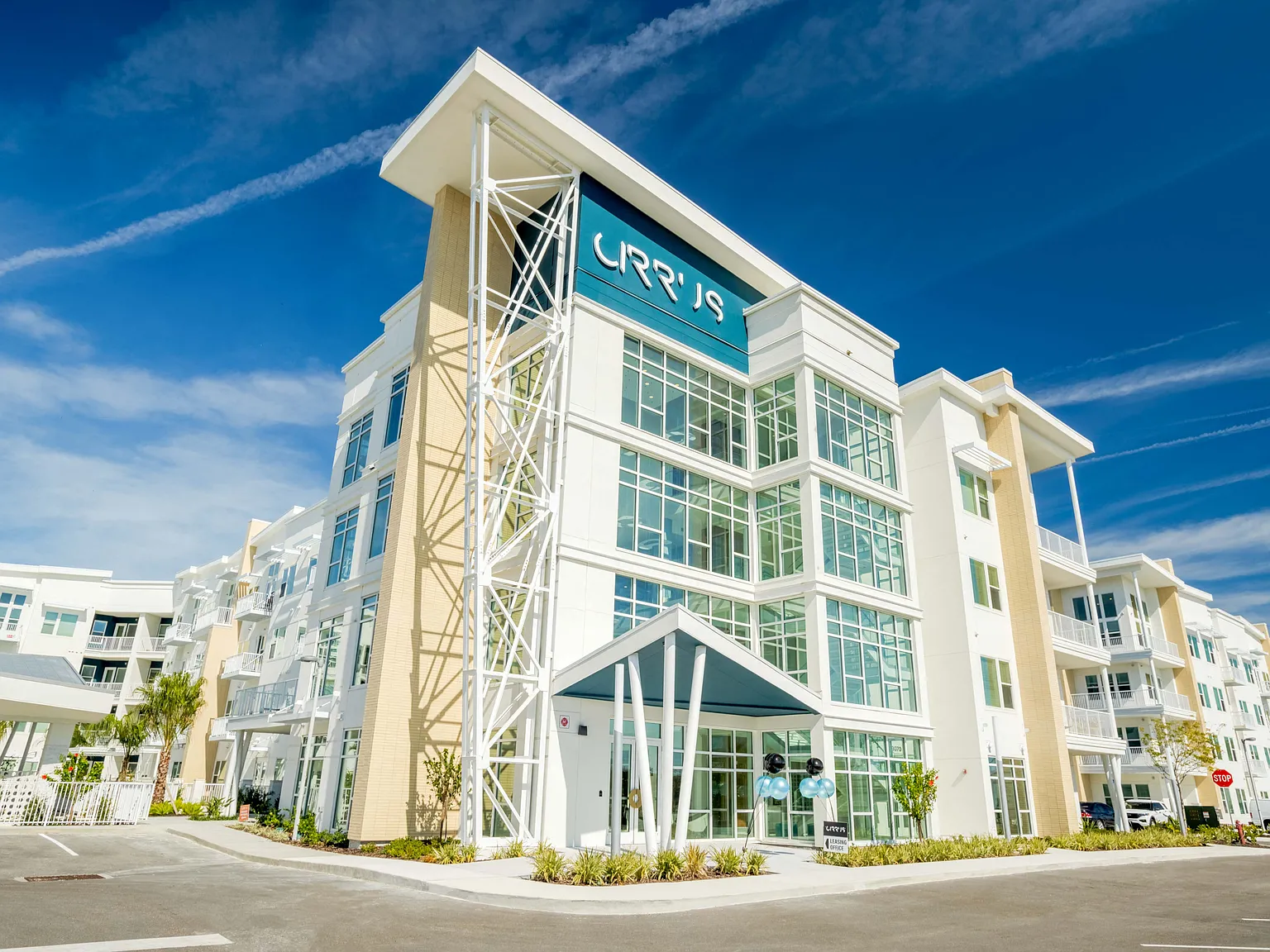Cirrus Apartments — Photo 1