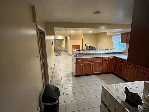 3rd image of 7821 S Paxton Ave
