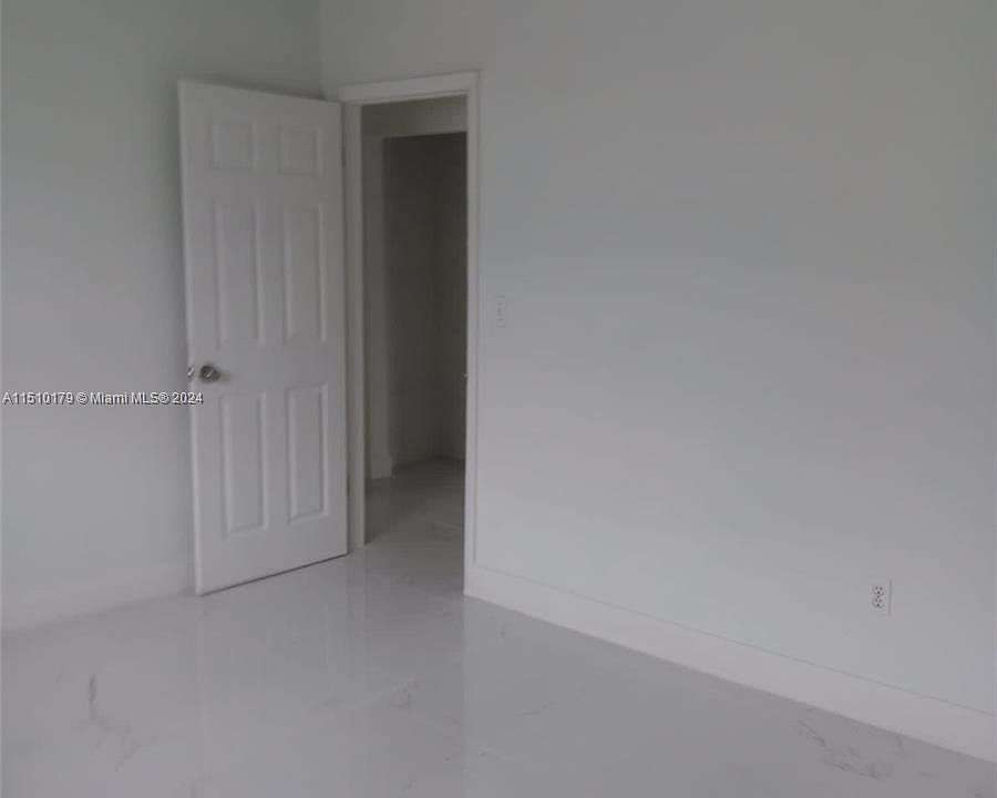 1st image of 913 Superior St