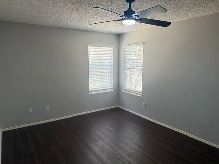 1004 Mazourka Dr — Photo 12