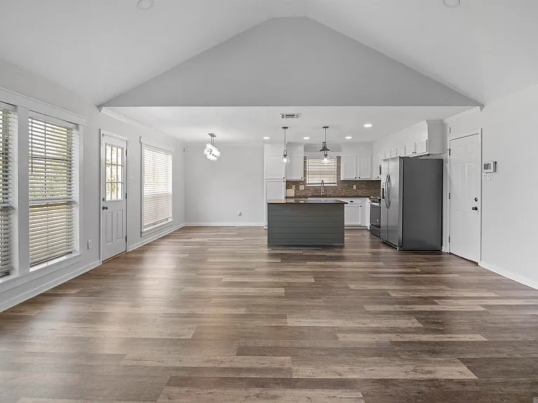 40450 Hawthorne Dr — Photo 3