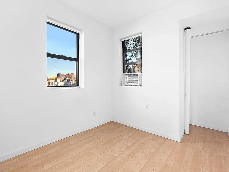 630 E 9th St #17 — Photo 2