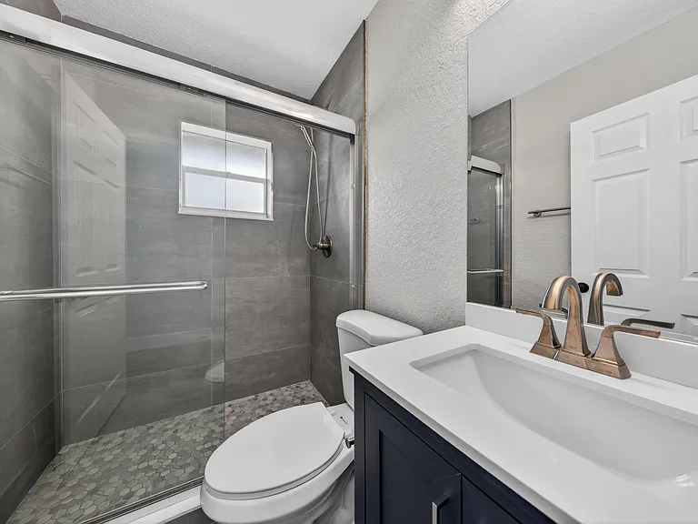 351 NW 8th Ave — Photo 25