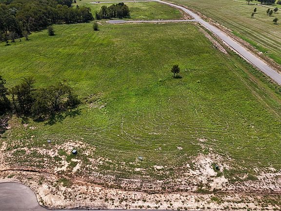 2nd image of 220 Diamond Point