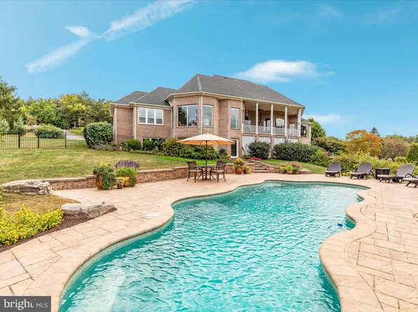 398 Cliffside Dr, Edinburg, VA 22824