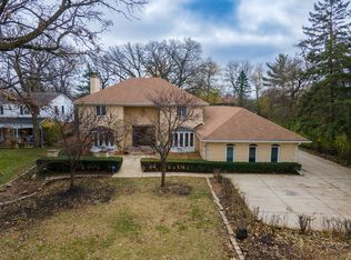 16W665 Hillside Ln, Willowbrook, IL