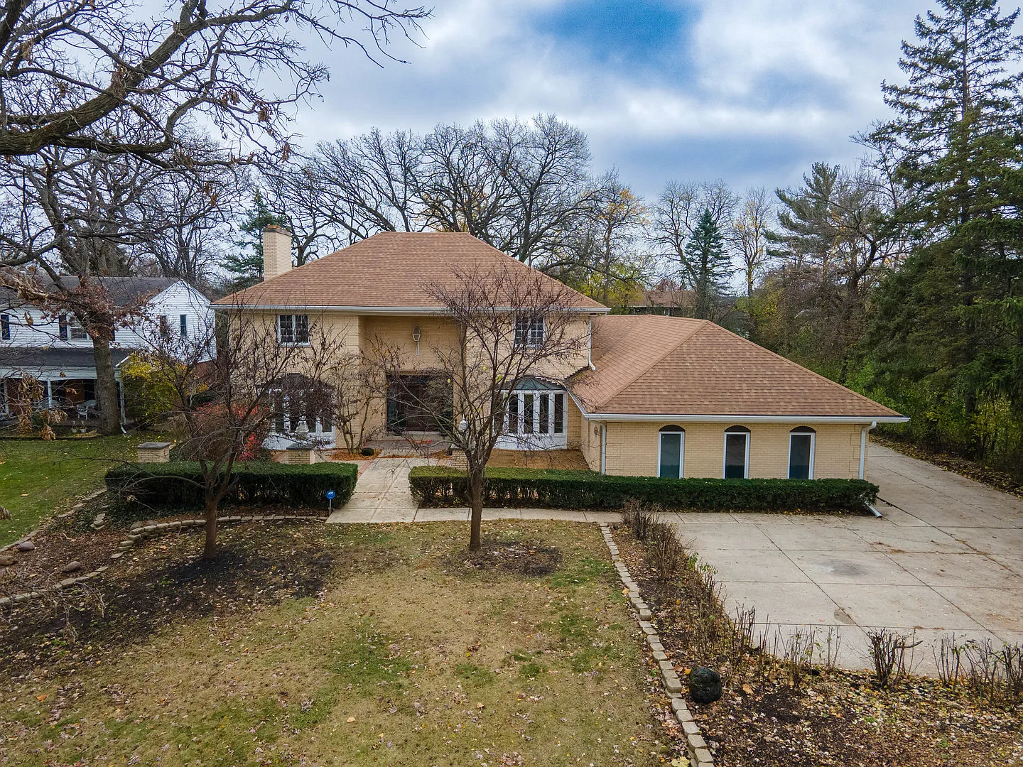 16W665 Hillside Ln photo 1