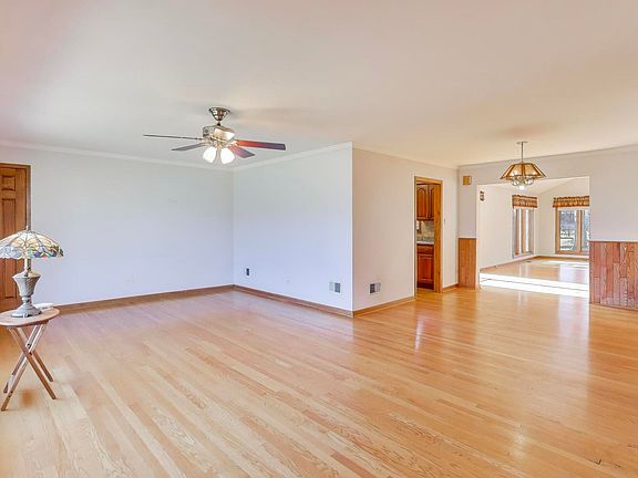 3rd image of 316 Linden Rd