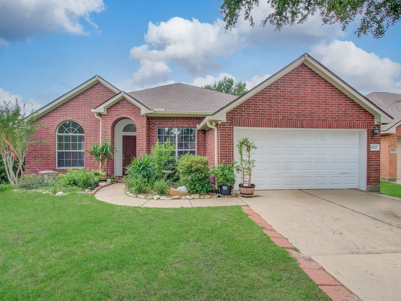 3 bed, 2.0 bath, 2407 sqft, $2,150 — Photo 4