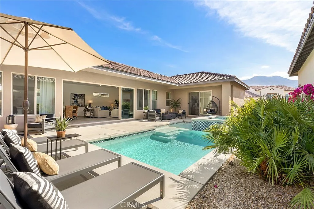 3 bed, 3.5 bath, 2260 sqft, $25,000 — Photo 1