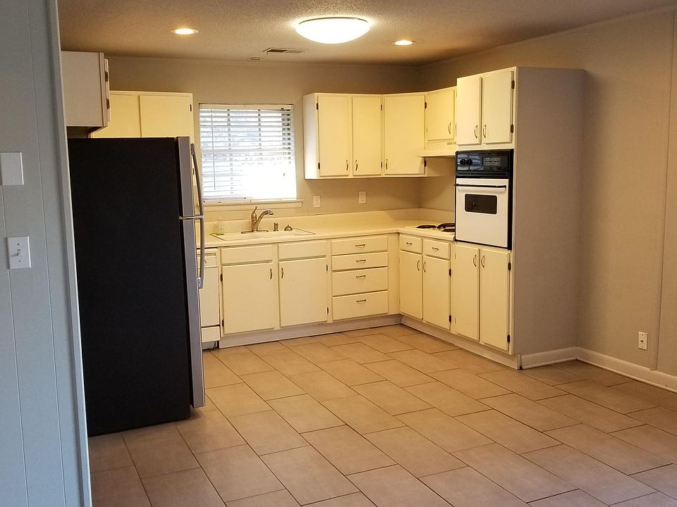 2nd image of 203 Forsythe St
