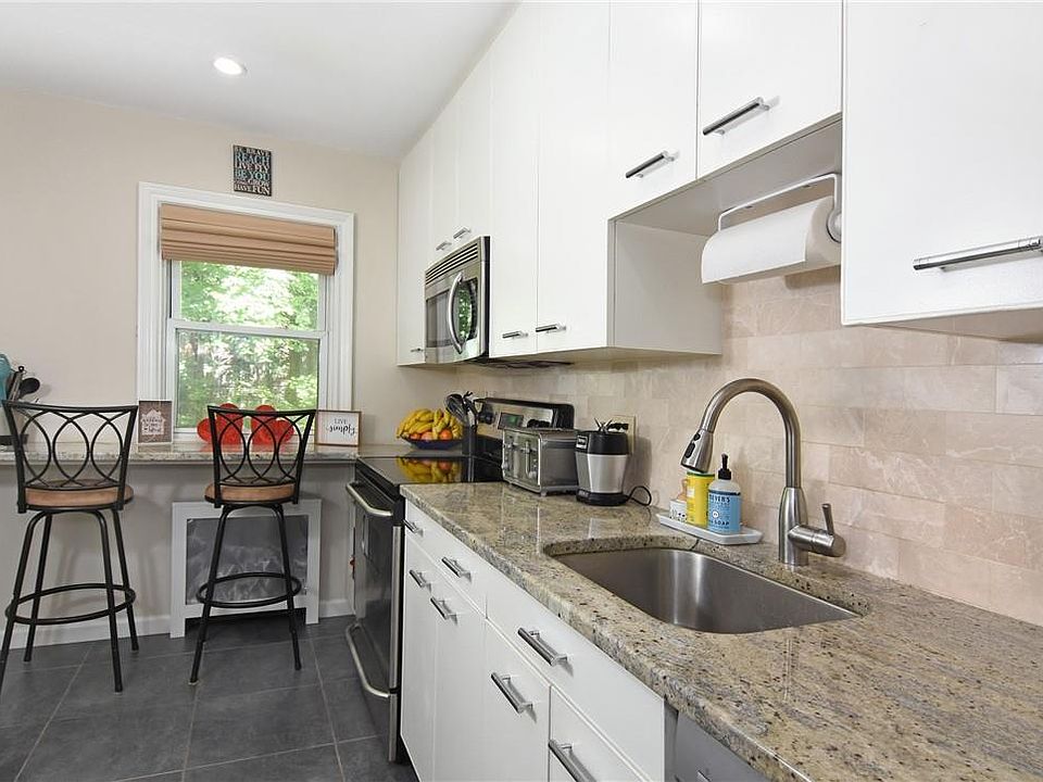 1st image of 140 N Broadway #E1