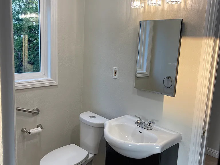 419 Saint Augustine Ave — Photo 13