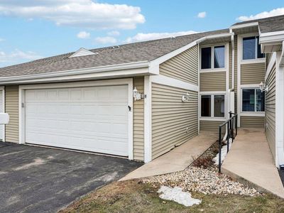210 Hartford SQUARE, Hartford, WI, 53027