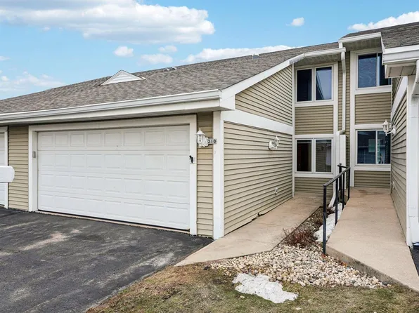 210 Hartford SQUARE, Hartford, WI 53027