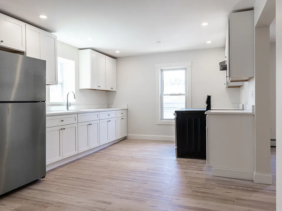 71 Friend St #2