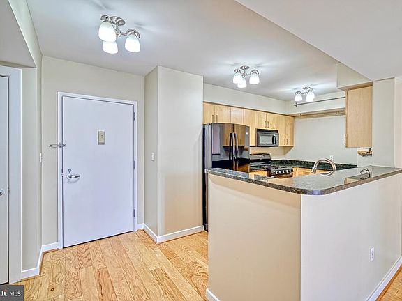 Foyer - Kitchen