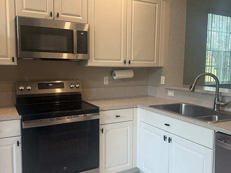 667 NW 42nd Ave — Photo 5