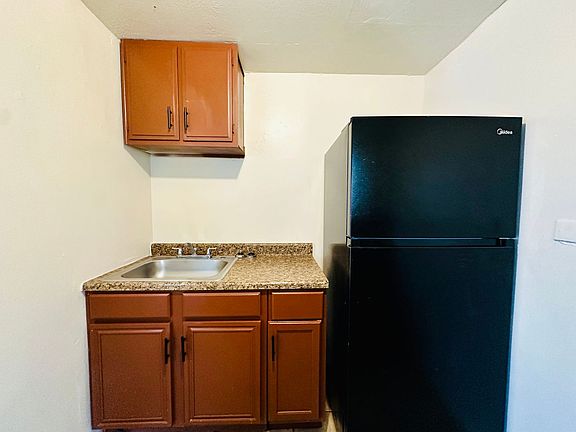 2nd image of 329 W Kentucky St #5