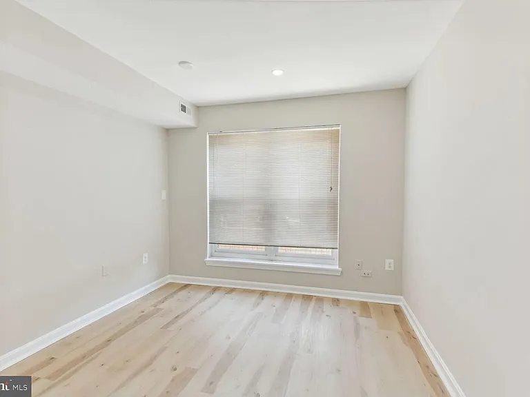 327 8th St NE #3A — Photo 3