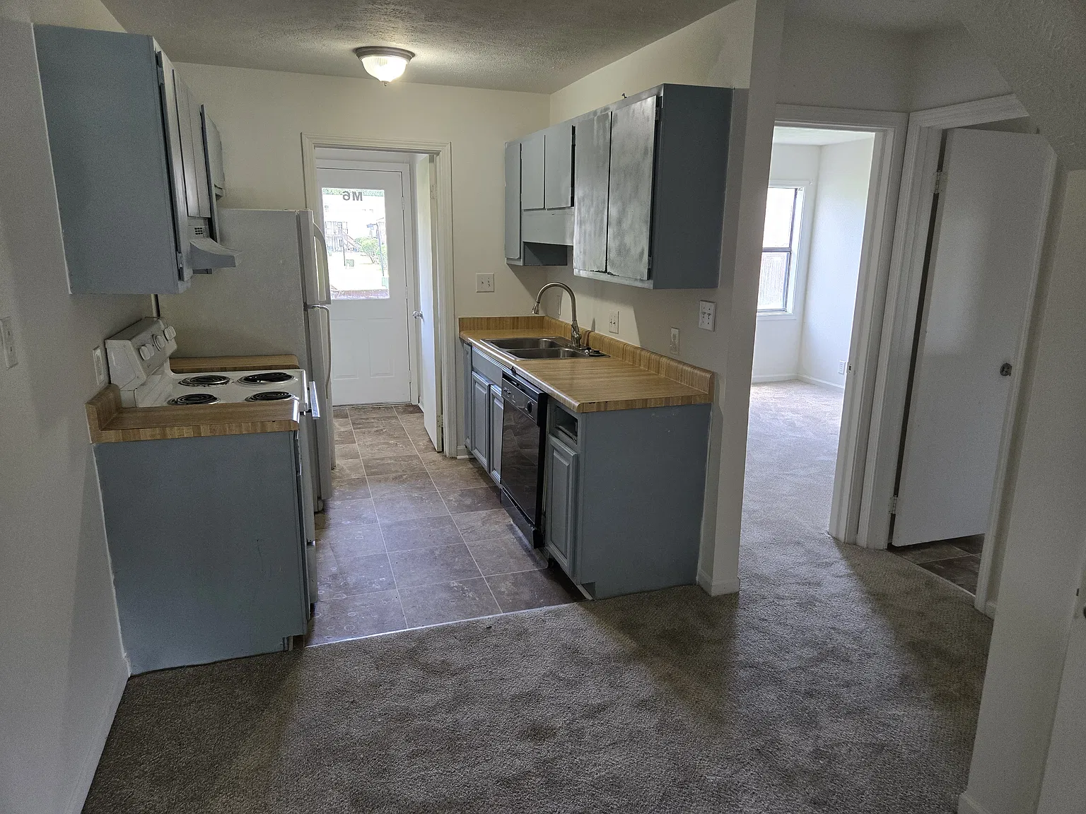 2 bed, 1100 sqft, $1,250 — Photo 4