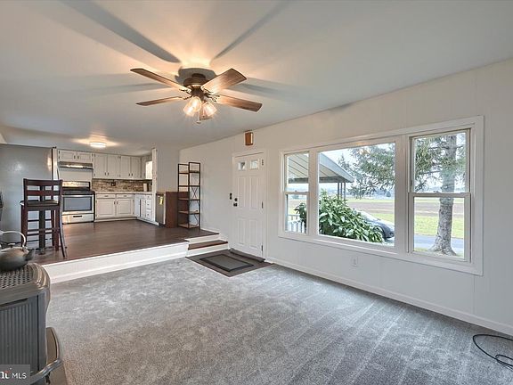 3rd image of 23 Hearth Dr