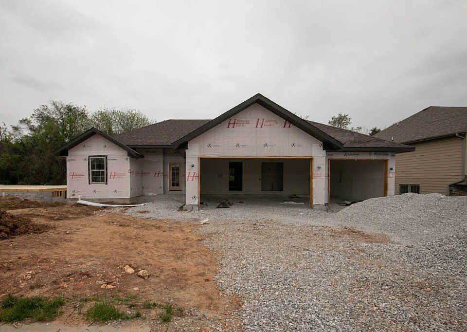 1st image of 302 E Thistlewood Dr