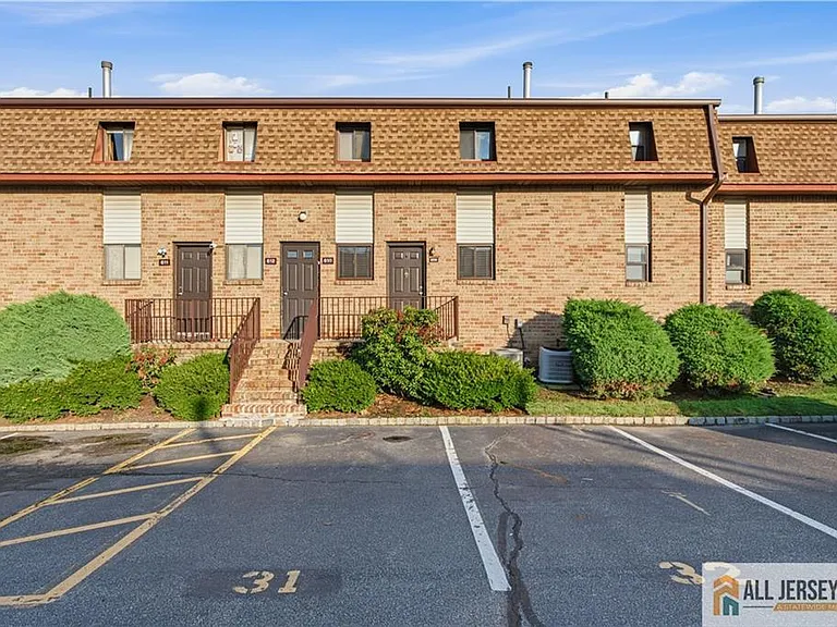 609 N Oaks Blvd — Photo 17