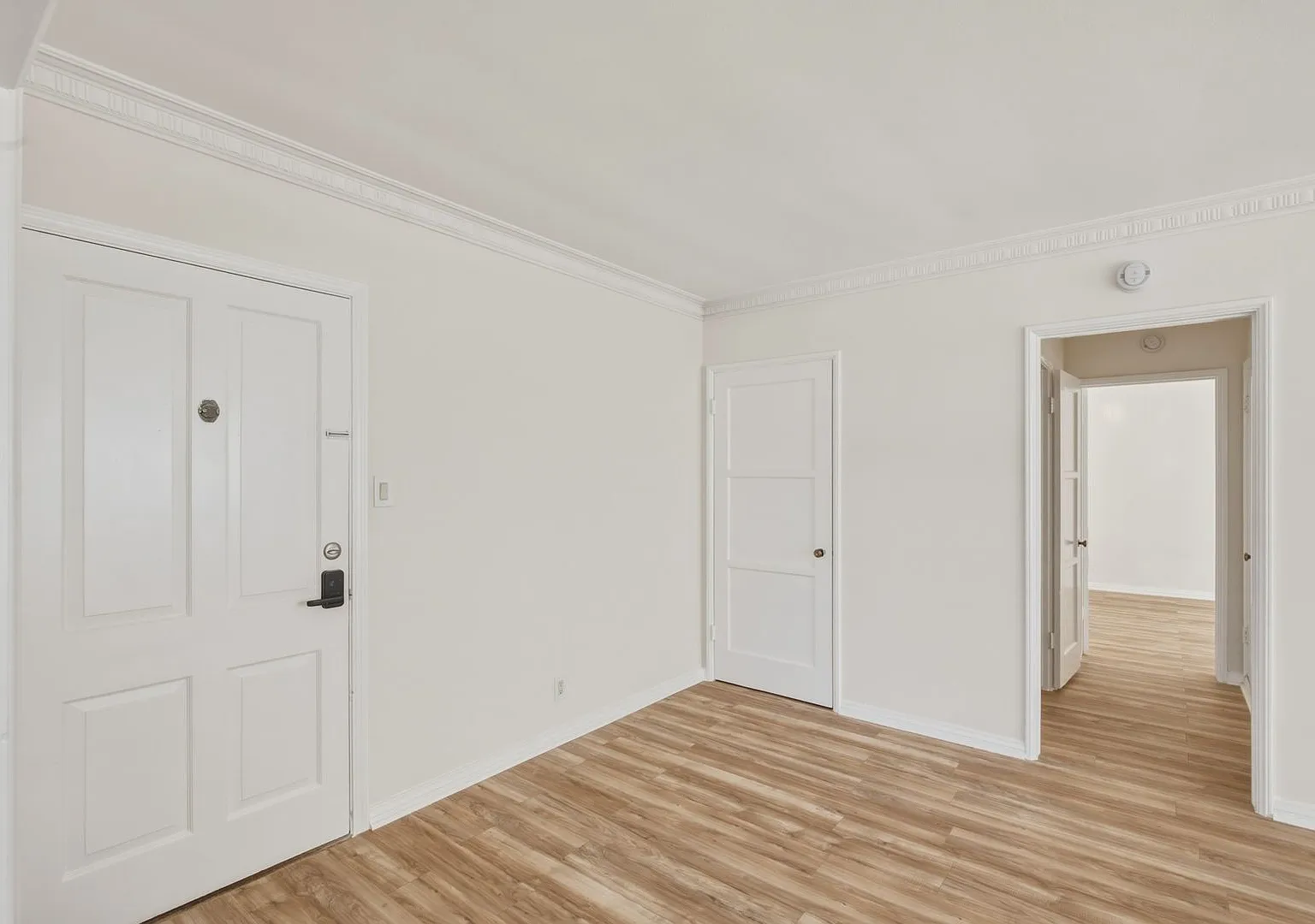 Vermont Ave Residences — Photo 4