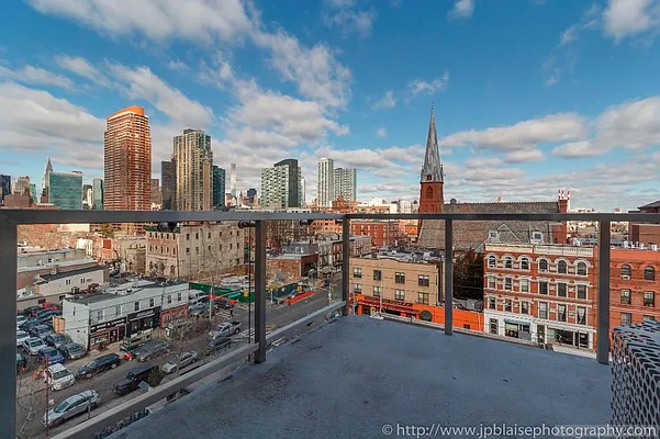 Sold by Luminous Realty | media 10