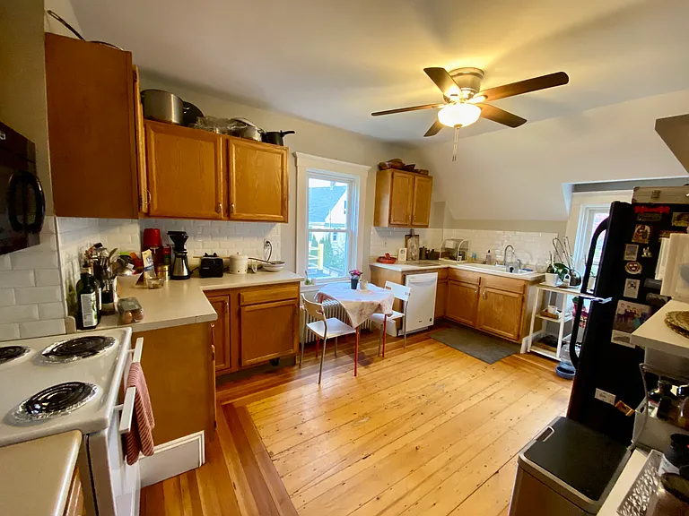 8 Trafford St #2 — Photo 11
