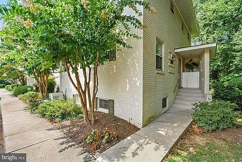 5349 Pooks Hill Rd