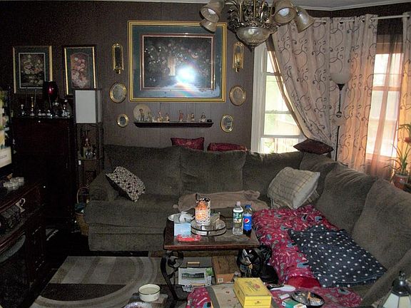 4th image of 30 Woodlawn St