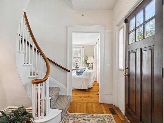 2nd image of 254 High St #254