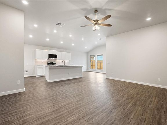 3rd image of 2904 Cottonwood Ave