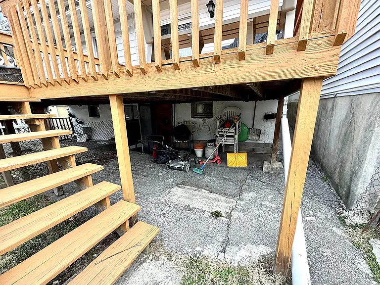 233 Carbon St — Photo 15